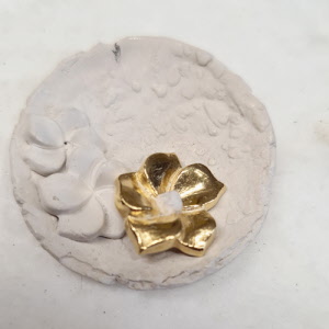zilverklei hanger met goudklei